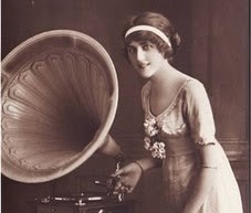 lady-gramophone
